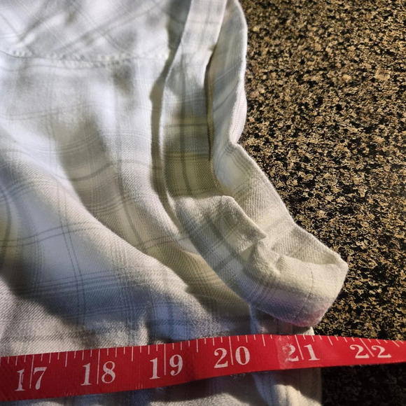 UNTUCKit Villefranche Button Up Sleeveless Gray & White Plaid Women’s 12 (L) - Picture 10 of 12